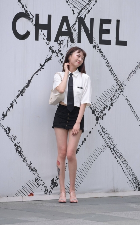 白皙美腿小姐姐 [19P]