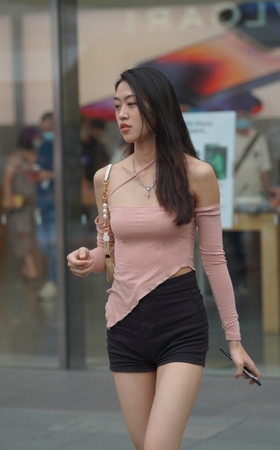热裤长发美女 [132P-1.34GB]