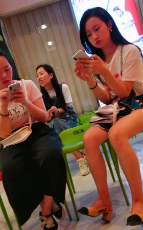 热裤小姐姐美女好漂亮呀