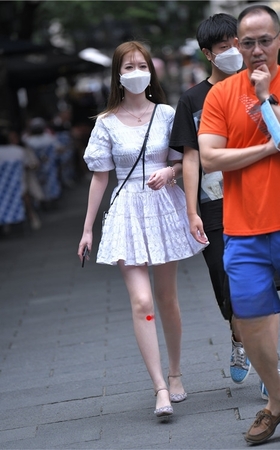 白裙小姐姐(68P)