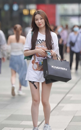 清秀美眉 [23P]