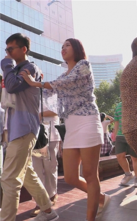 白色包臀裙丰满美女