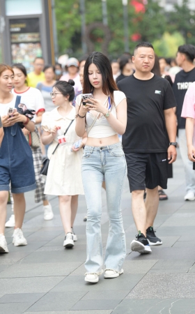 捕捉一枚害羞可人儿/231101-4-44