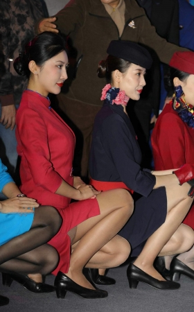 东航耐看型空姐超薄棕色丝很有视觉感 13P
