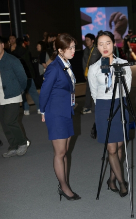 卖车的黑丝美女们 [23P]
