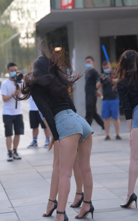 摆造型