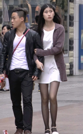 平底鞋配黑丝袜只有腿长的美女才能穿