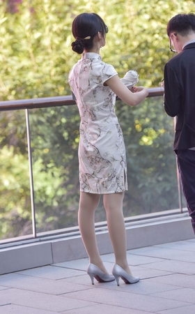 肉丝旗袍美女