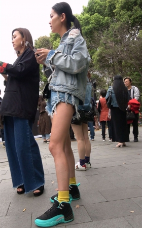 超短高腰热裤牛仔外套大美女