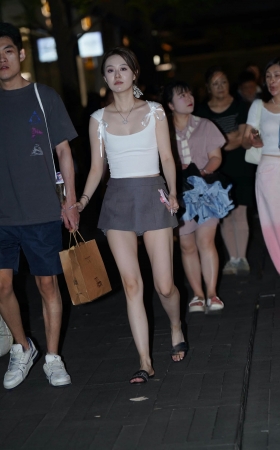 超短裙美腿女盆友 [11P]