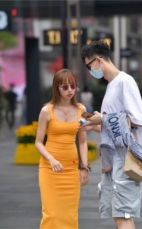橘黄色连体包臀裙小妹(61P)