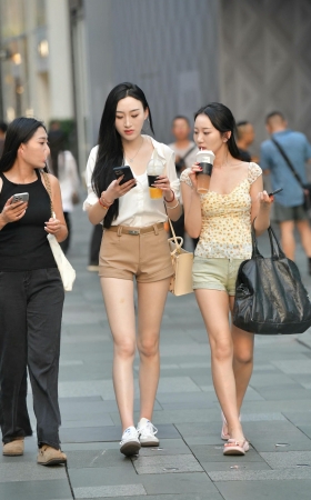 这样的热裤女生、谁不爱呢？ [18P]