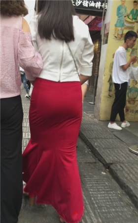 红色鱼尾裙小姐姐