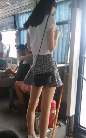 超美的175短裙长腿妹子