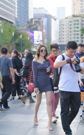 摄神街拍作品 – 再次遇见她，这是缘分吗？