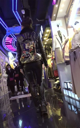 黑色皮衣皮裤性感风韵美眉