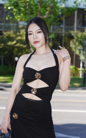 魅惑黑色裙装