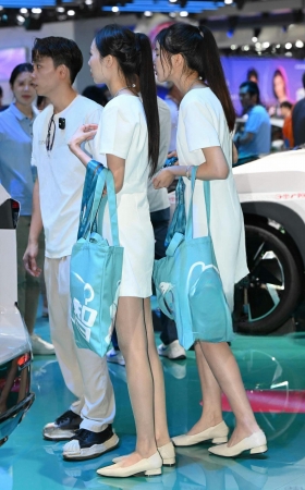 241116-55=30√笔直美腿丝袜小姐姐 7P