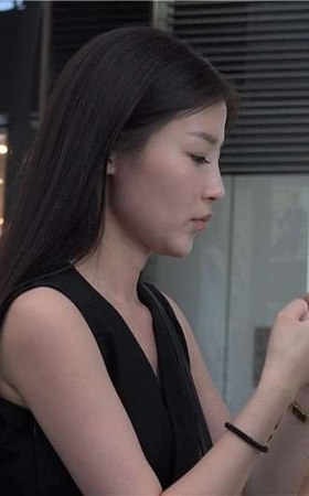 4K – 街拍香艳美足天生尤物美女 [4.69 GB]