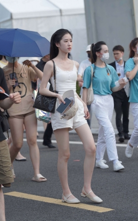 大白腿小妞 [18P]