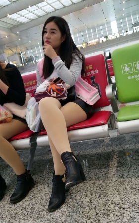 灰色毛衣肉丝黑裸靴尤物