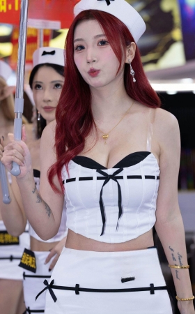 LB090-63P 杭州台球展-顶级百万网红香菜婷的美胸和油亮白丝