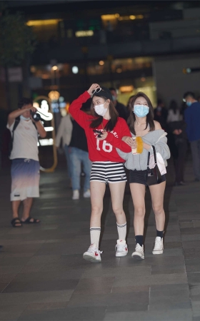 青春靓丽休闲装
