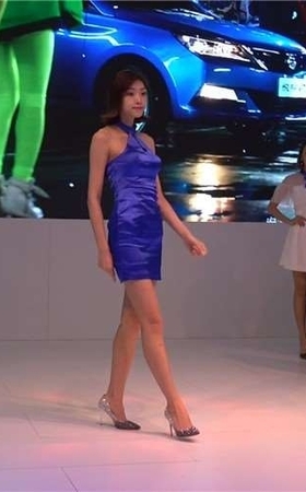 车展舞台美女模特云集