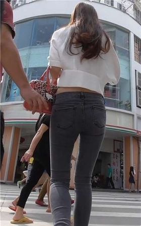 苗条小蛮腰性感灰牛高妹 [973 MB]