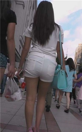 街拍粉色高跟鞋白热裤美腿美眉 [1.90 GB]
