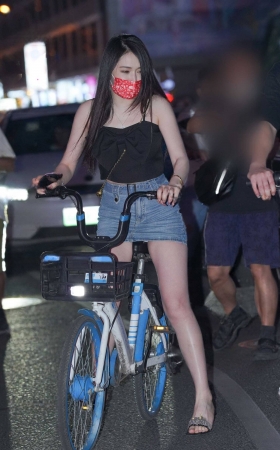 高跟短裙骑车美女 贵在真实 [27P]
