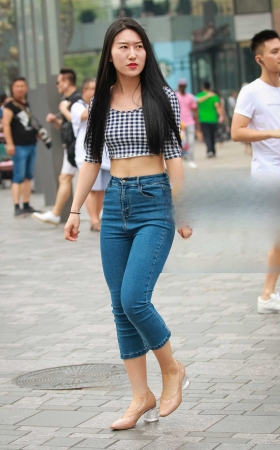 高腰紧身牛仔裤的美女,紧绷绷的感觉很惹火 [12P]
