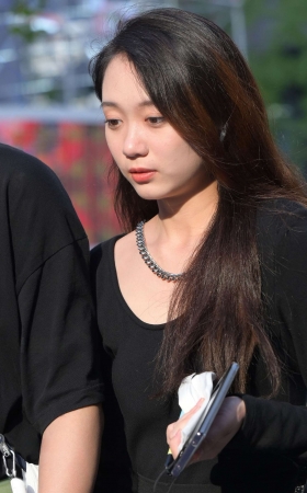 黑色短裙长腿美女 [21P]