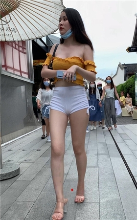 （视频）白色短裤月牙美女