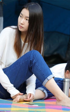 No1212 清纯女神露出一双白璧无瑕般精致的长趾玉足