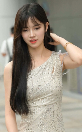 2467-4=48√白皙美腿小仙女 9P