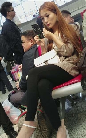 4k-颜值爆表天生丽质白高跟美腿美女