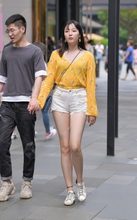 大白腿女盆友~