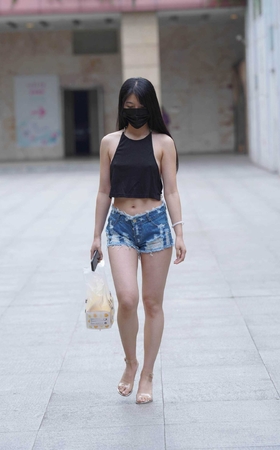 加菲mao作品●余温~热裤美女 【套图+视频】 [10P]