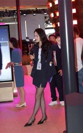 西服黑丝通勤风