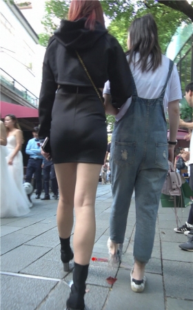 黑色包臀裙红发妹子