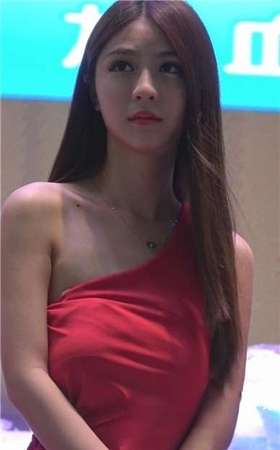 红裙小清新甜美可爱小美女。