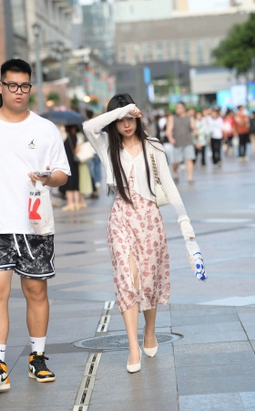 街拍连衣裙高跟R丝袜美女 [19P]