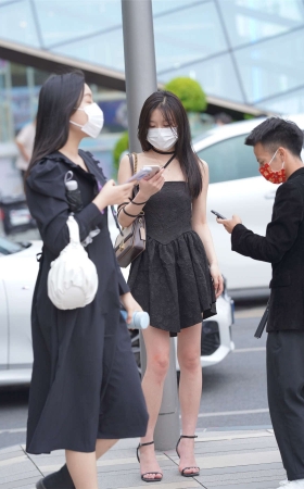 黑色提花美女