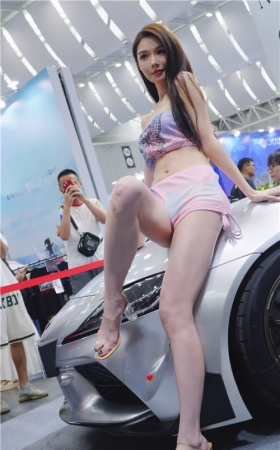 抹胸美女模特