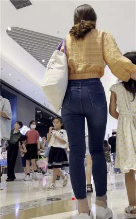 紧牛美妇
