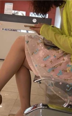 4k-金色高跟鞋连衣裙文静小美女