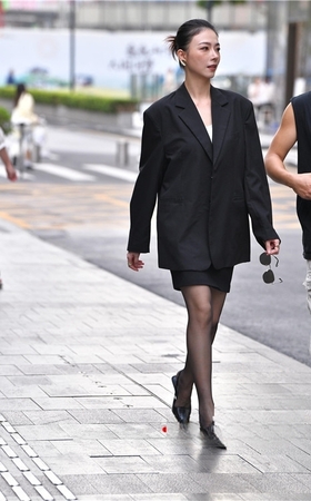 黑丝长腿西服美女(54P)