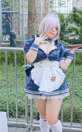 丰满的cos美眉