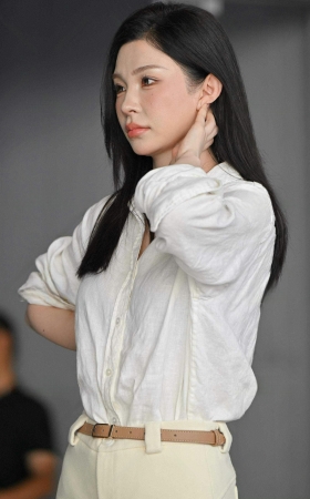 26821-5-141√26成都车展-美腿爱穿拖鞋-小石头 14P